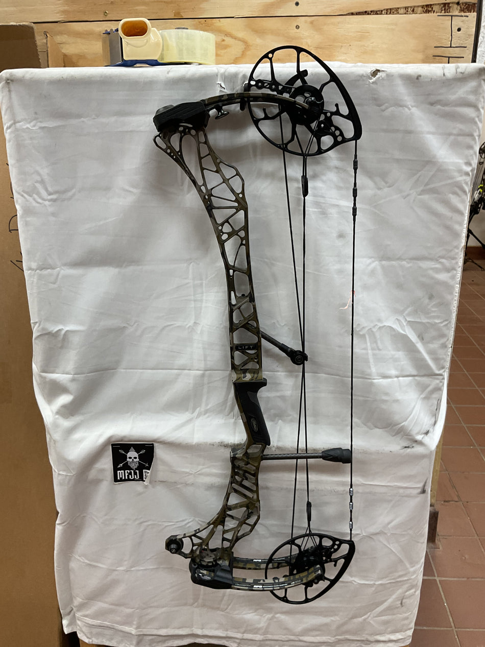 MATHEWS LIFT 29.5 - RH/Bottomland/55-80 - ML295RHBTM5580 - 38 - USED BOW!!!
