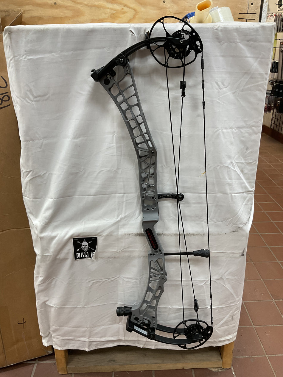 DARTON SEQUEL 35 ST2 - RH/Grey/60 - DS35ST2GD60 - 15- Used Bow!!!