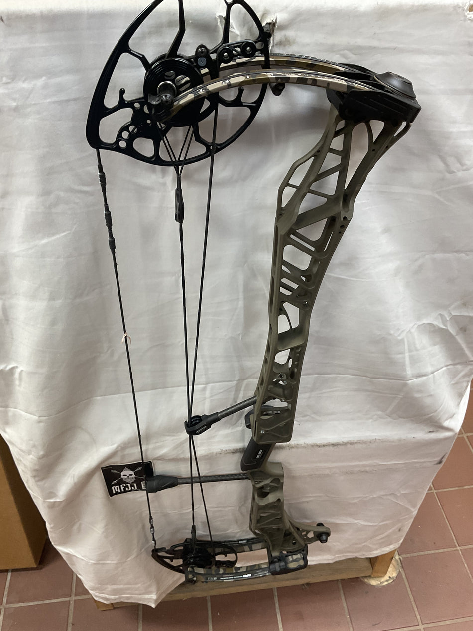 MATHEWS LIFT 33  - RH/Ambush Green-Bottomland/55-80# - #ML33RHAGBTM5580 - 79 - USED BOW!!!