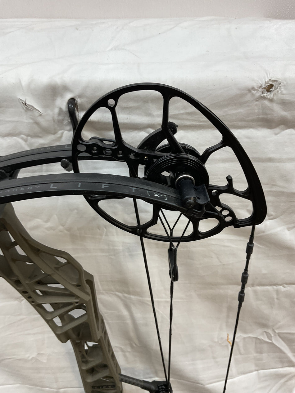 MATHEWS LIFT X 29.5 - RH/AMBUSH/55-80# - #MLX29.5RHKA5580-33-USED BOW!!!
