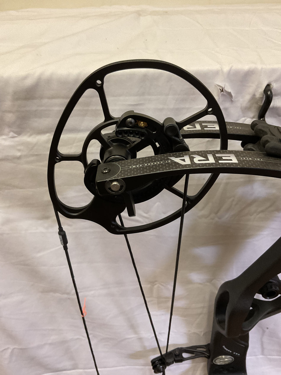 ELITE CARBON ERA - LH/BLACK/70 - #ECELHB70 - 2 - USED BOW!!!