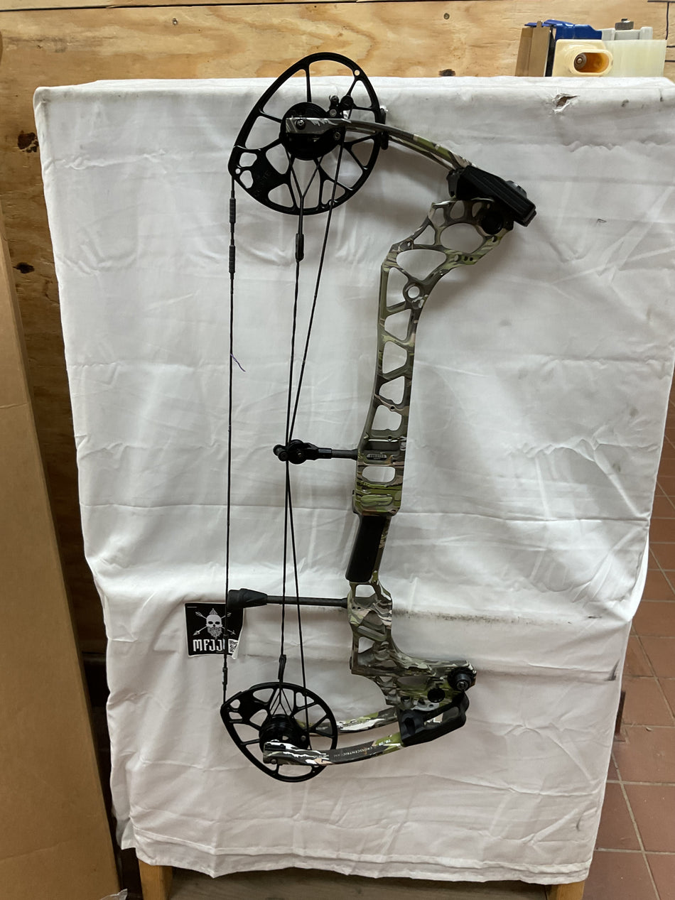 MATHEWS TRIAX - RH/Under Armour/70# - MTRHUA70- 13- USED BOW!!!