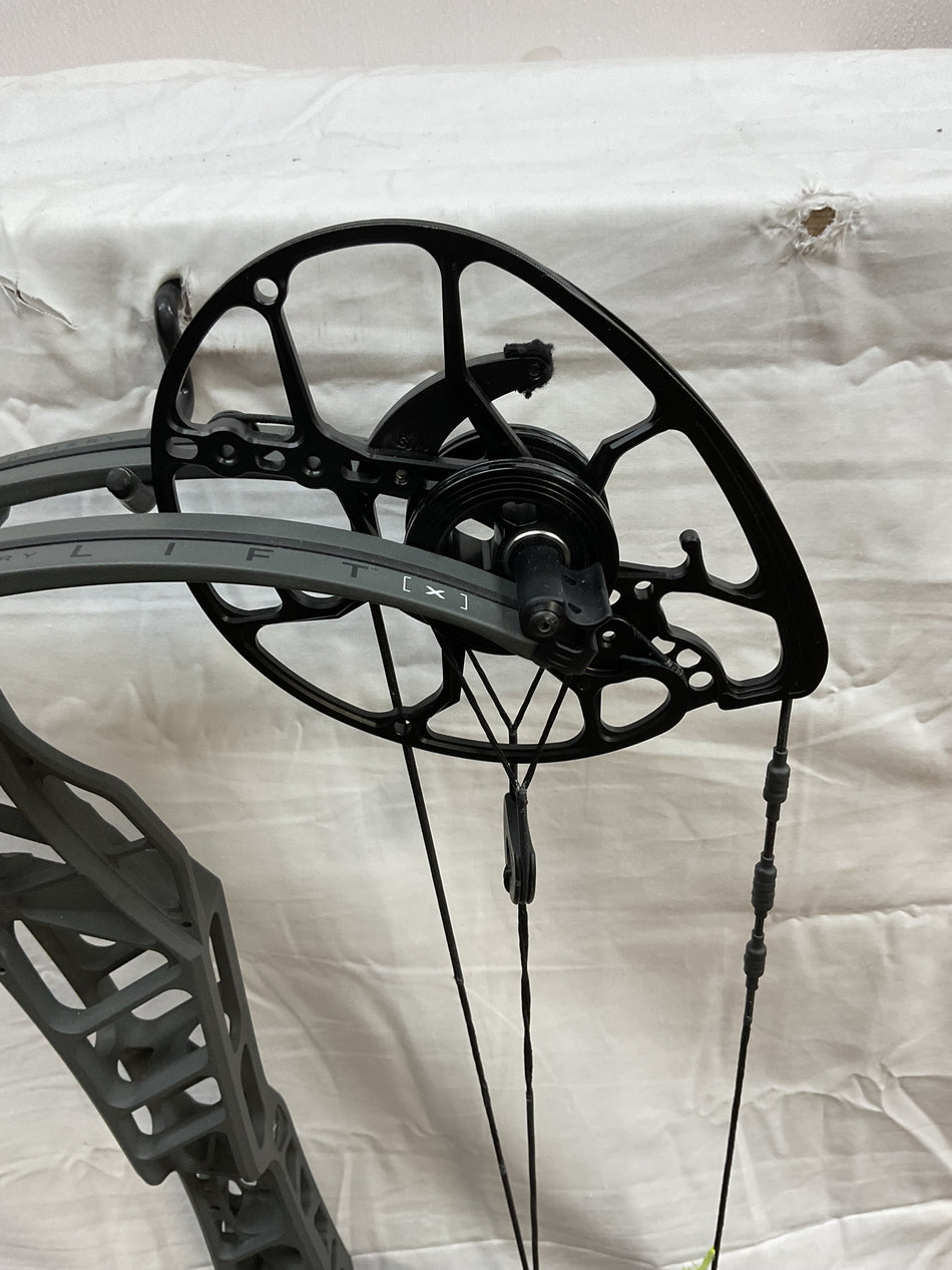 MATHEWS LIFT 33 X - RH/SHALE/55-80# - #MLX33RHS5580-38 - USED BOW!!