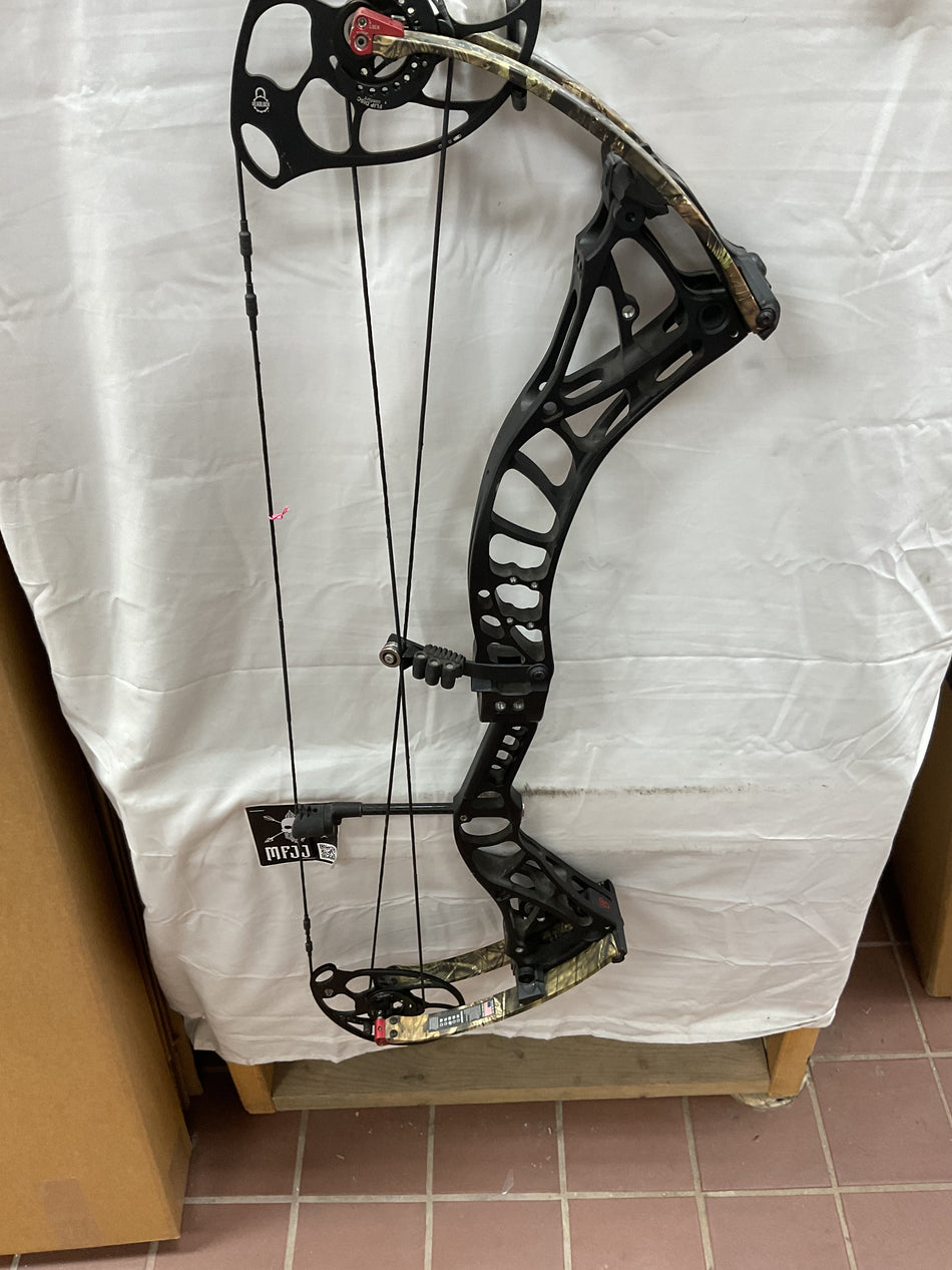 BOWTECH SR350 - RH/Black/Mossy Oak/60 - #BSR350RHBMO60- 1 - USED BOW!!!