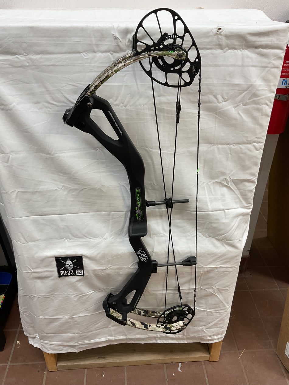 PSE LEVITATE - RH/BLACK-SUBALPINE/70 - #PSELBS0-3 - USED BOW!!!!