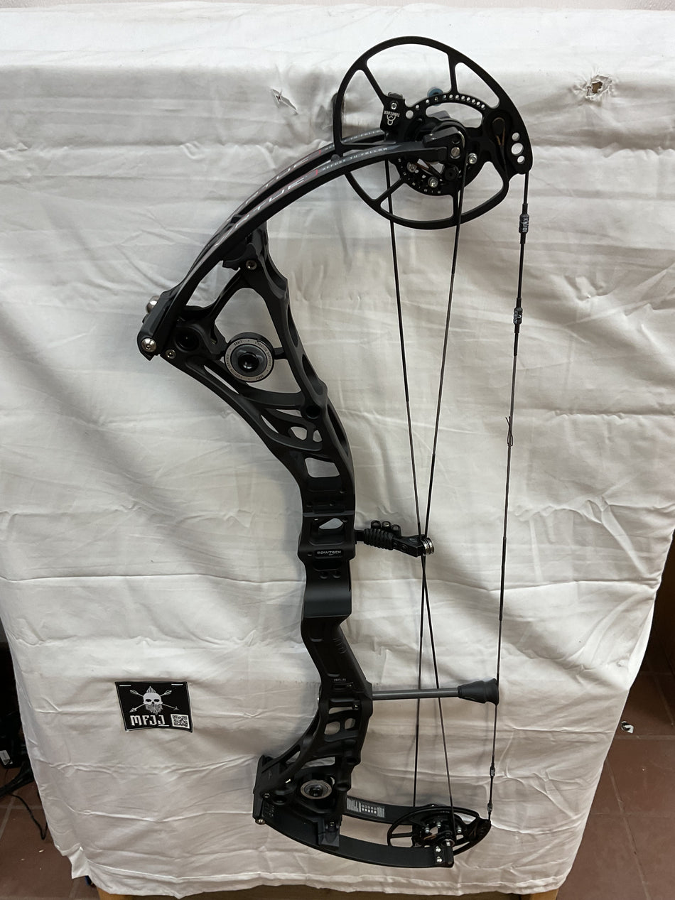 BOWTECH VIRTUE - RH/TAC BLACK/70 - BTVRHBLK70- 7 - USED BOW!!!