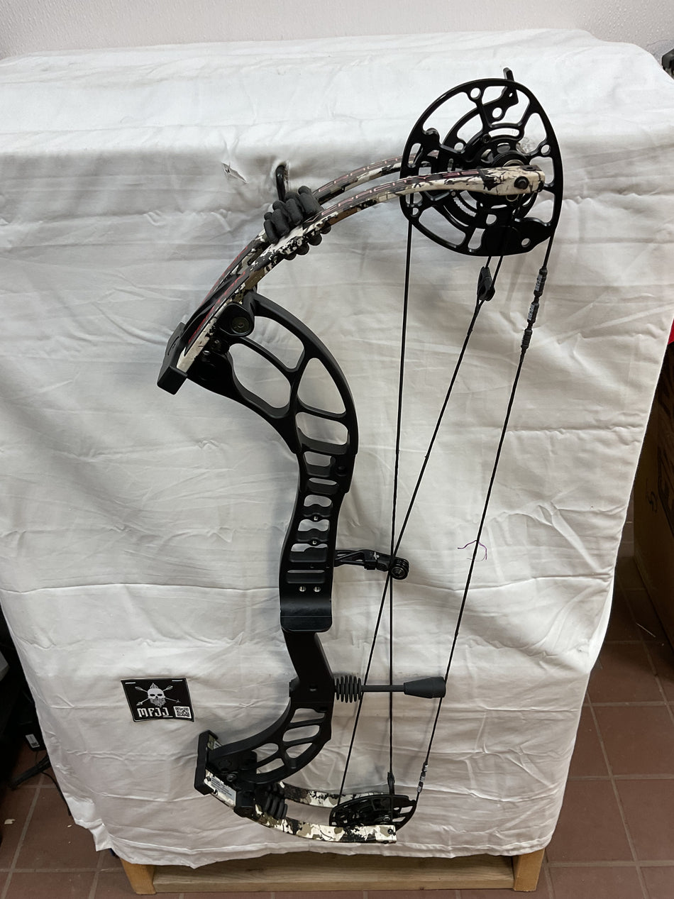 DARTON VERACITY - RH/BLACK-XK7/70 - DV35RHBX70 - 2 - USED BOW