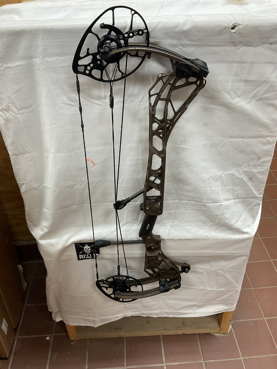 MATHEWS ARC 30 - RH/Kodiak/55-80# - #MA30RHK5580 - 2 - USED BOW!!!