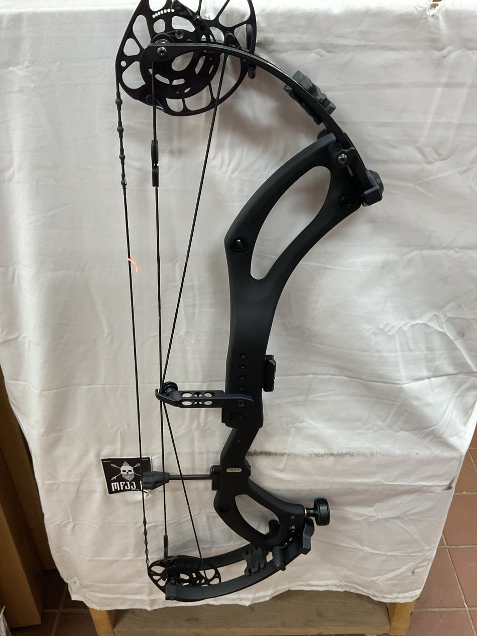 PSE Sicario FDS - RH/Black/70 - #PSFDSRHB70 - 1 - USED BOW!!!