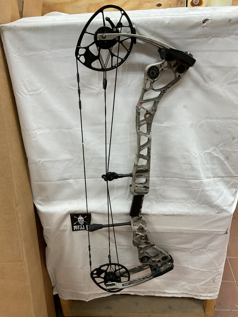 MATHEWS HALON 32 6 - RH/Under Armour/70 - #MH326RHUA70 - 16- USED BOW!!!!
