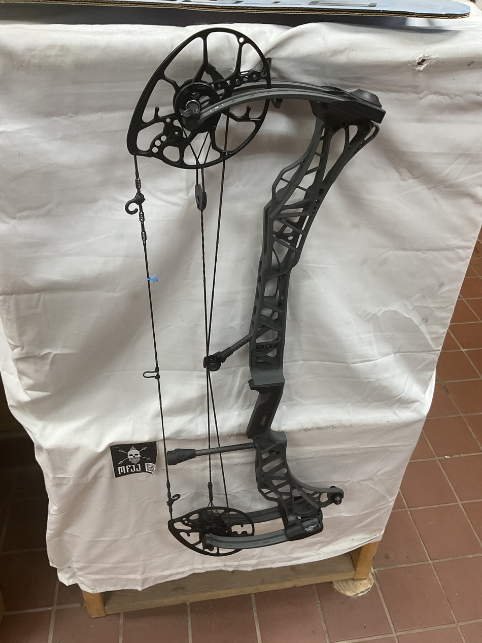 MATHEWS LIFT X 29.5 - LH/Shale/55-80# - #MLX29.5LHS5580-34-USED BOW!!!