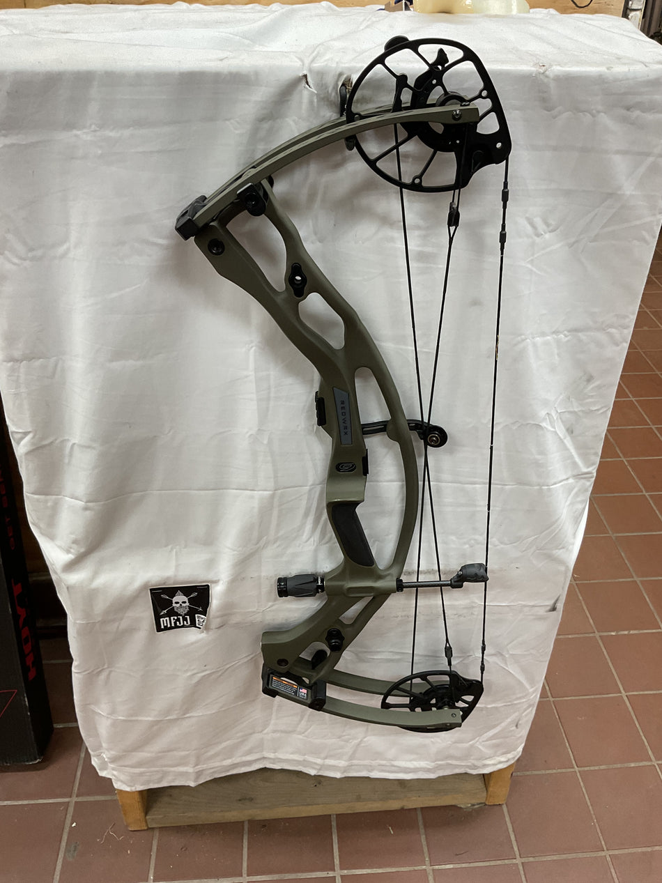 HOYT RX9 - RH/Wilderness/70 - #HRX9RHW70 - 14 - USED BOW!!!