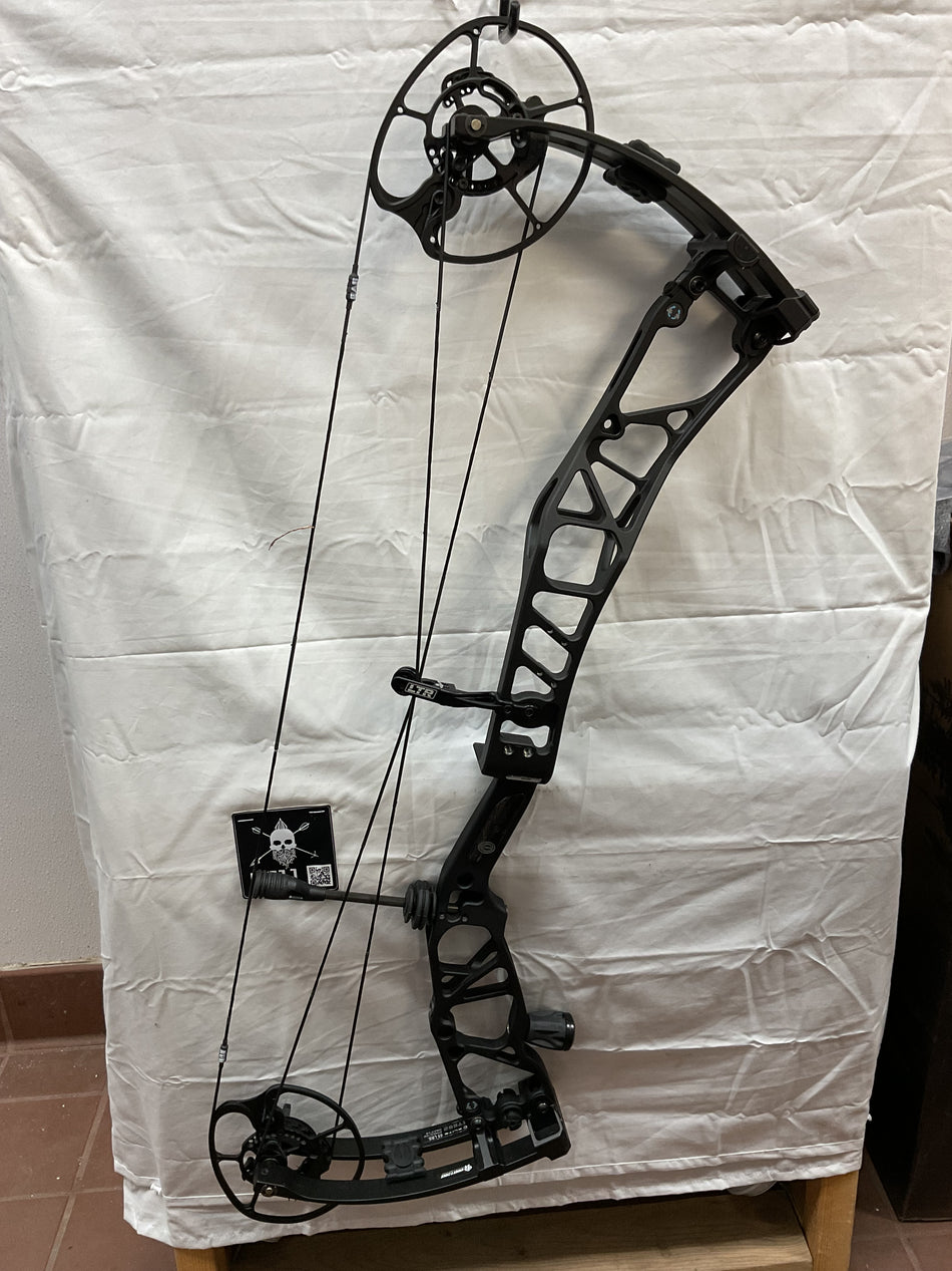 ELITE ETHOS- RH/BLACK/70 - EERHBLK70-2 - USED BOW!!!