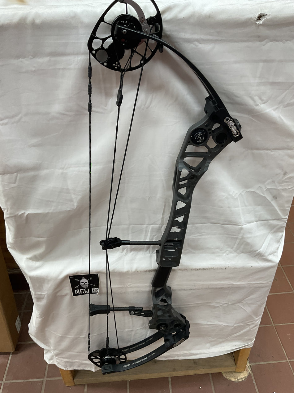 MATHEWS HALON X Comp - RH/Stone/60# - #MH6RHG60 - 4- USED BOW!!!
