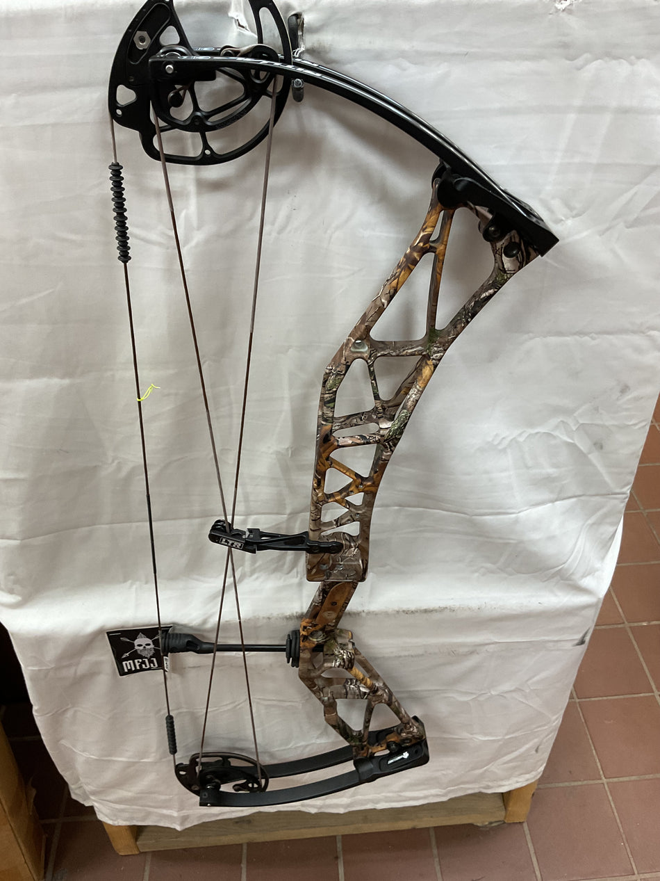 ELITE RITUAL 33- RH/Realtree/60 - #ER33RHRT60 - 5 - USED BOW!!!