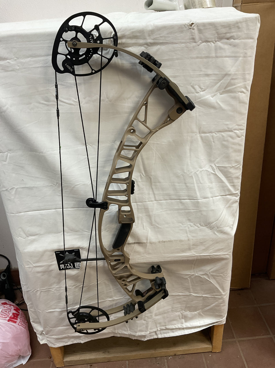 HOYT VENTUM 33 - RH/Buckskin/70 - HV33RHBS70- 10- USED BOW!!!!