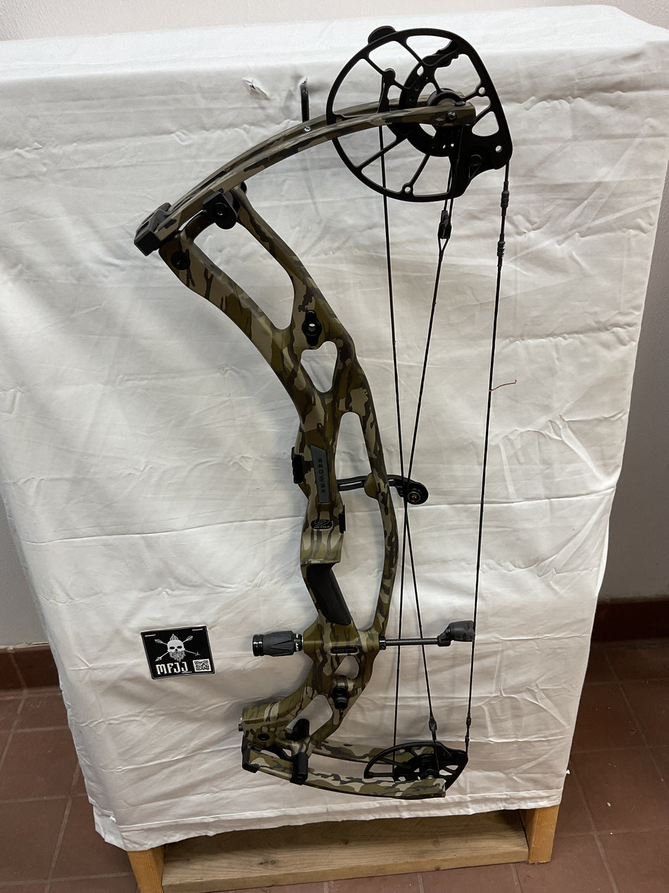 HOYT RX9 ULTRA - RH/BOTTOM LAND/70 - #HRX9URBBL70-3 - USED BOW!!!