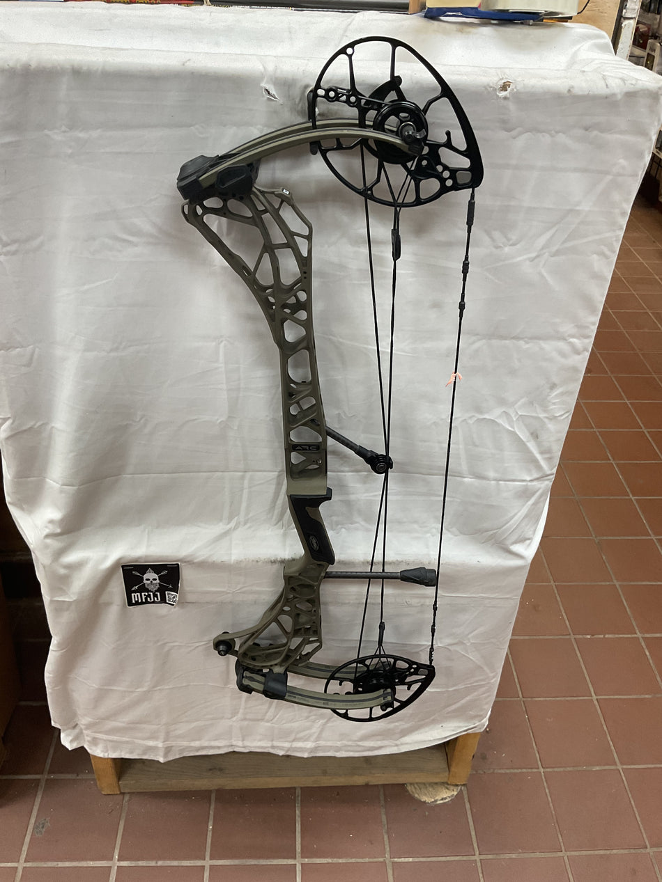 MATHEWS ARC 30 - RH/Ambush Green/55-80# - #MA30RHAG5580 -4- USED BOW!!!