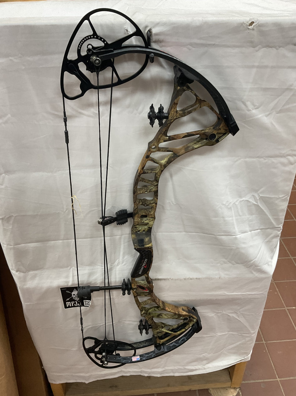 BOWTECH RPM 360 - LH/Mossy Oak Camo/60 -6- USED BOW!!!!