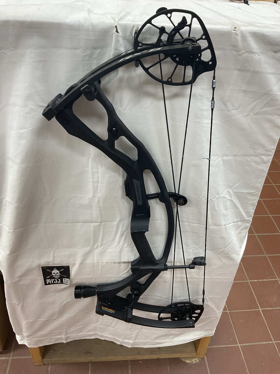 HOYT RX8 - RH/BLACK/70 - HRX8RHB80 - 5 - USED BOW!!!!