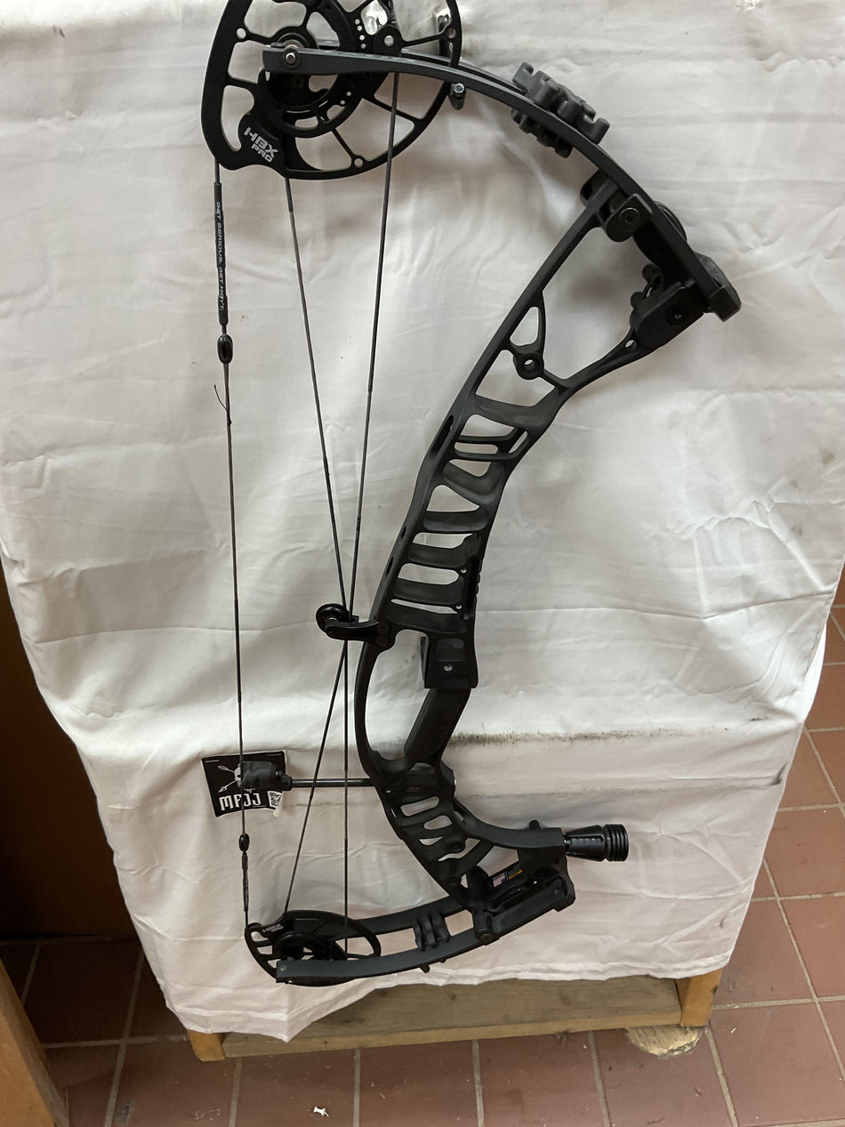 HOYT VENTUM PRO 33 - RH/Black/65 - HVP33RHB65 - 15 - USED BOW!!!