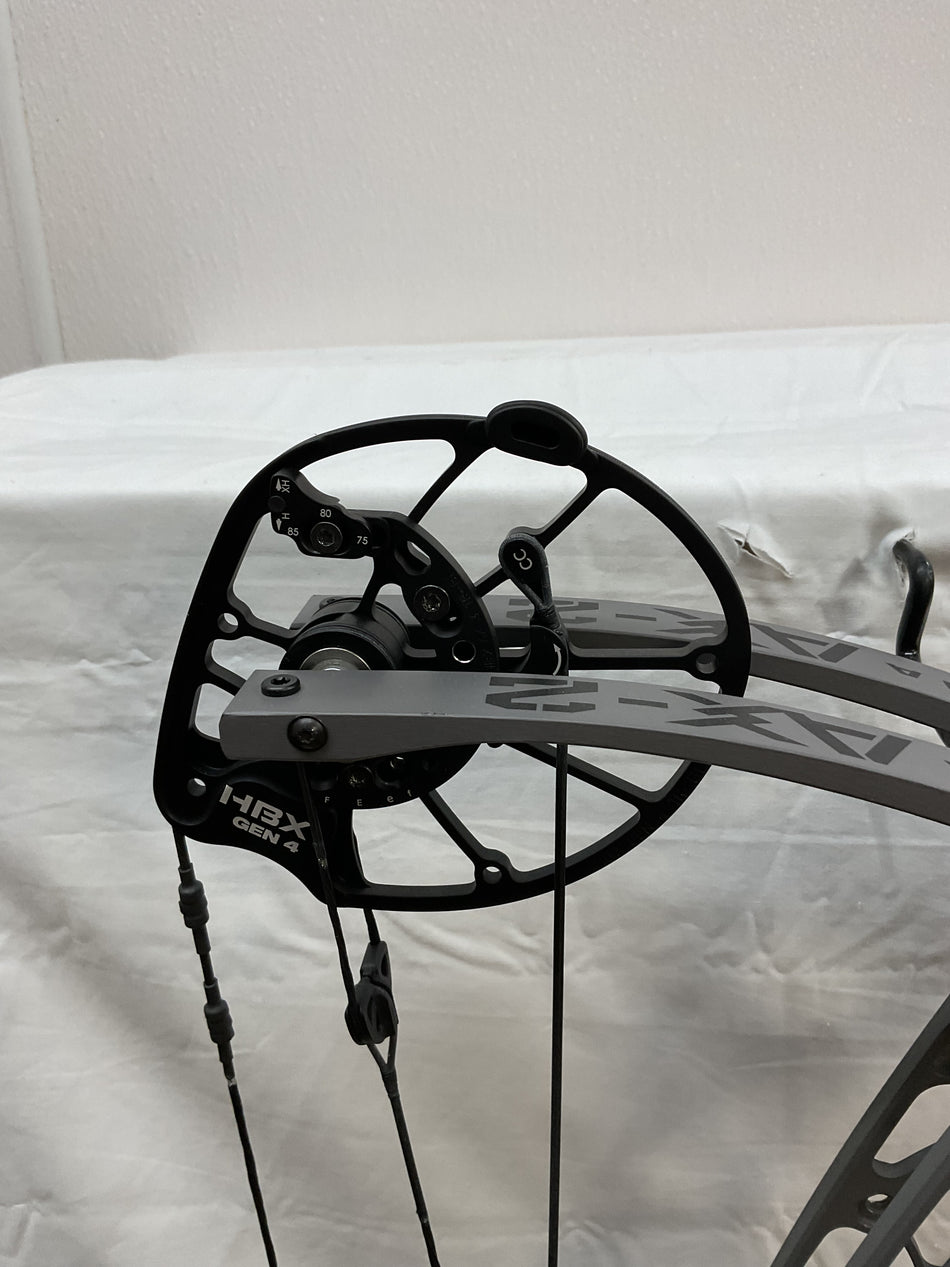 HOYT AX-2 32 - RH/TOMBSTONE/70# - HAX232RHT70-3 - USED