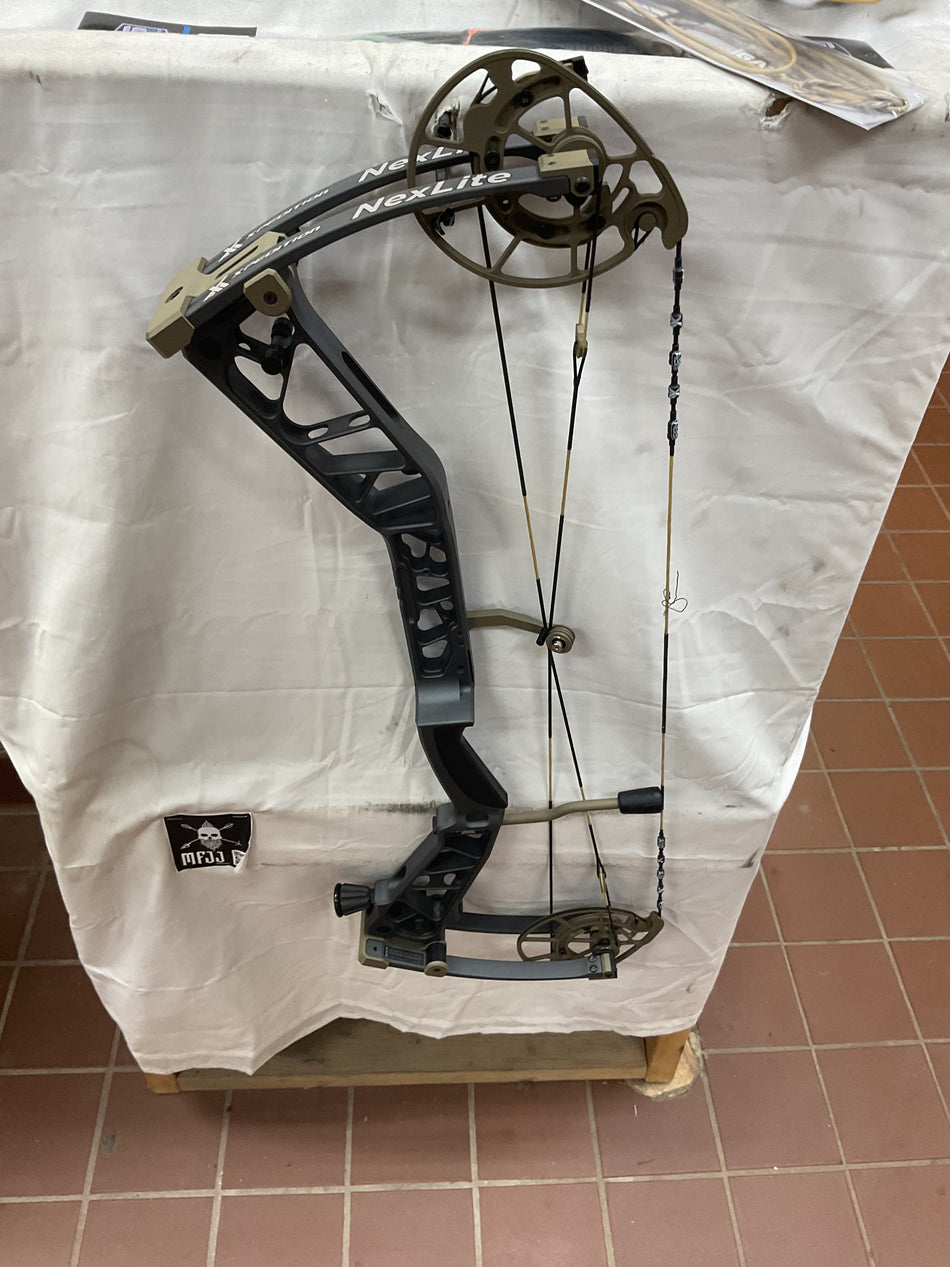 XPEDITION NEXLITE 30 RH/Grey/70# - XXNL30RHG70# - 3- USED BOW!!!!