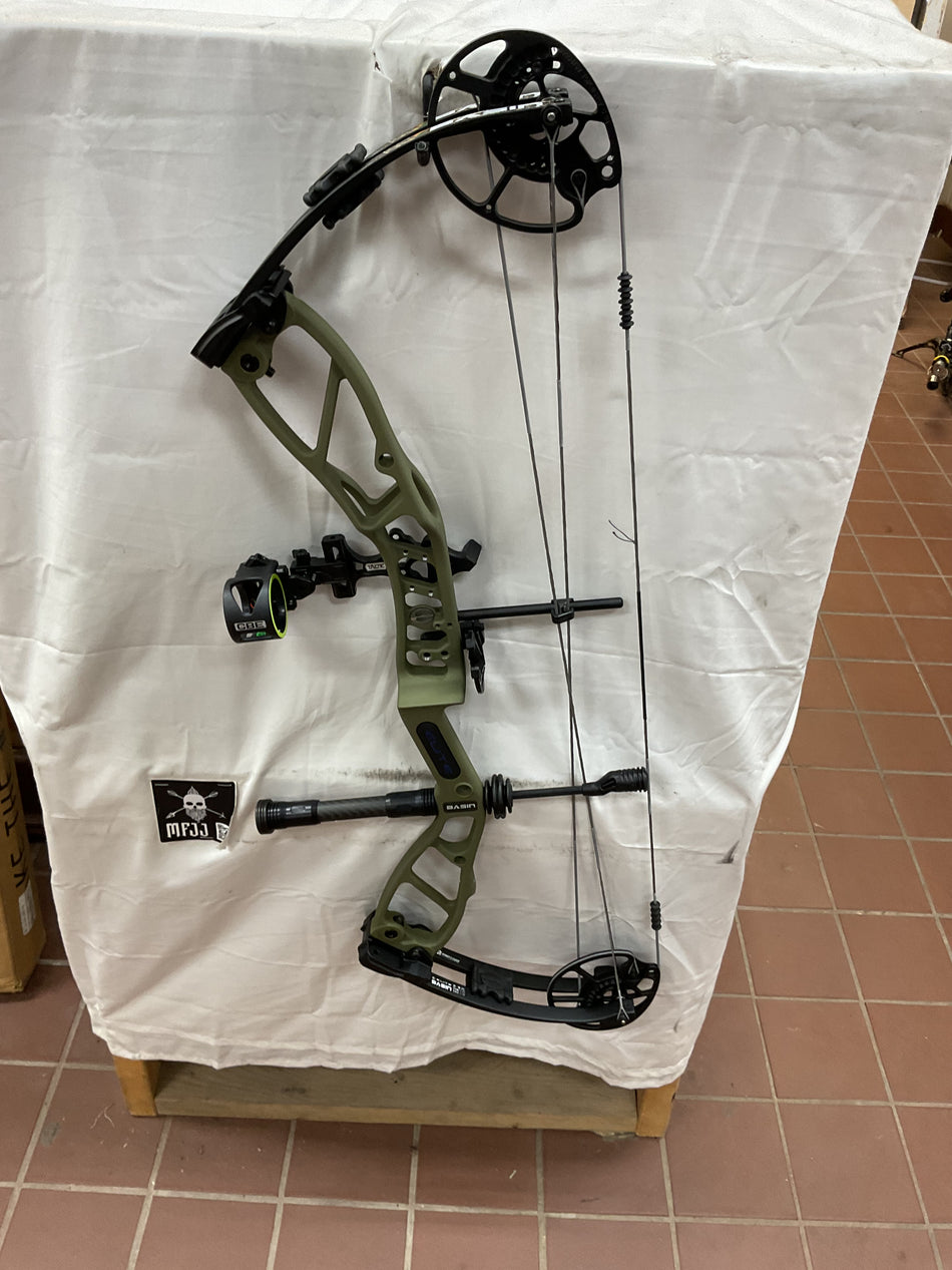 ELITE BASIN - RH/OD Green-Realtree/70 - EBRHODRT70-9-USED BOW!!!