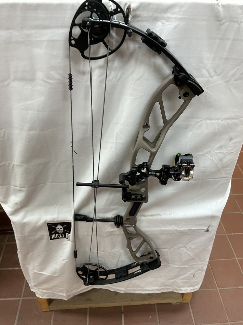 ELITE BASIN - RH/Sienna Brown/70 - EBRHSB70-3-USED BOW!!!