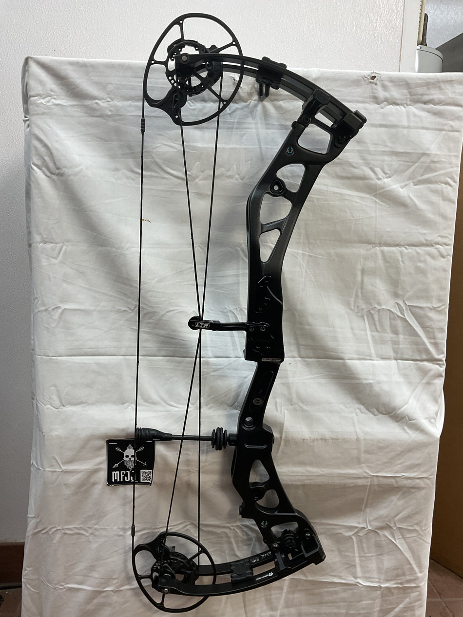 ELITE CARBON ERA - RH/BLACK/70 - #ECERHBLK70 - 7 - USED BOW!!!