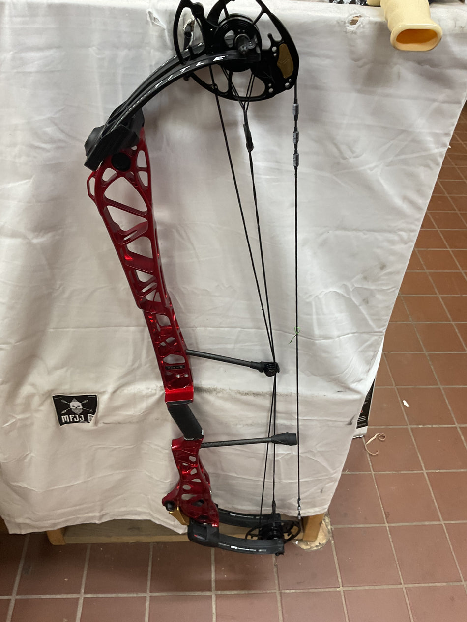 MATHEWS TITLE 40 GEN 2- RH/Red/50-70 - MT40RHR - 8 - USED BOW!!!