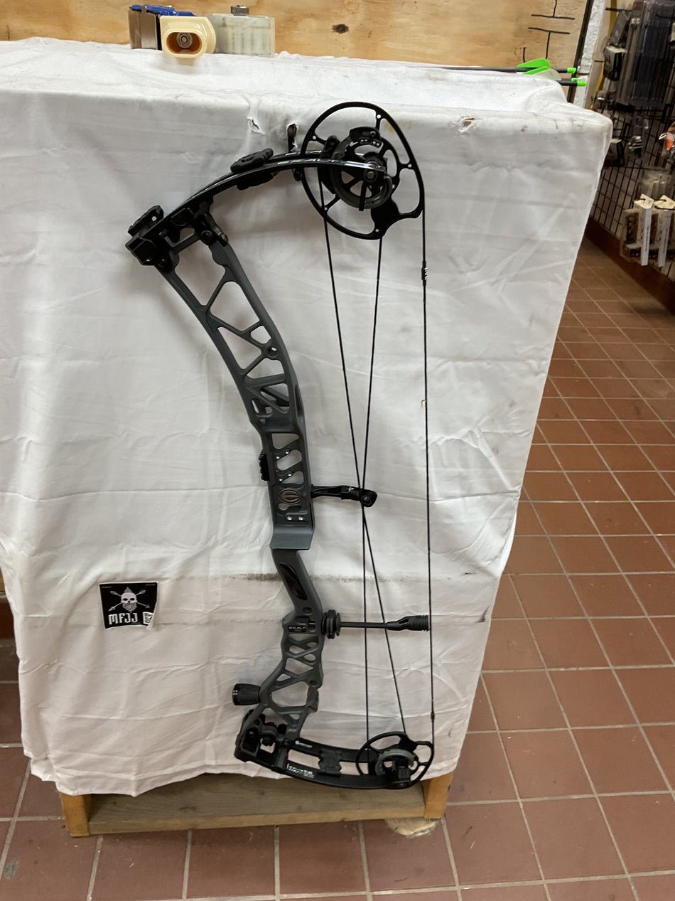 ELITE EXALT 35 - RH/Gray/65 - EE35RHTG60 - 19 - USED BOW!!!!