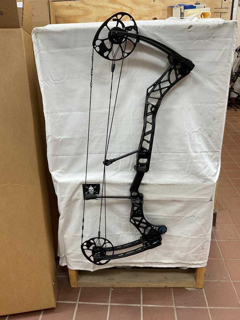 MATHEWS ATLAS - RH/BLACK/60-75# - MARHBLK75 -2- USED BOW!!!!!