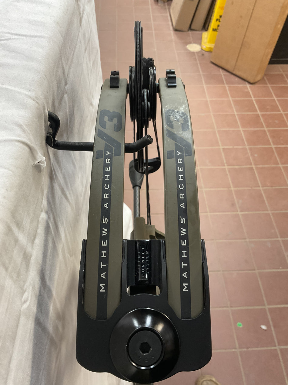 MATHEWS V3 27 - RH/AMBUSH/75 - 13 - USED BOW!!!!
