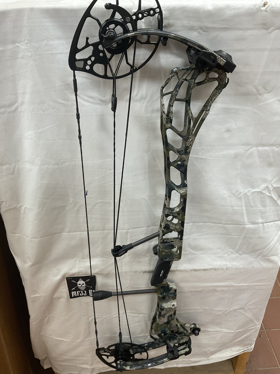 MATHEWS ARC 34 - RH/Kuiu/55-80# - #MA34RHK5580 - 2 - USED BOW!!!