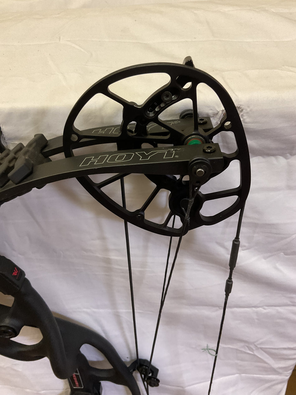 HOYT RX-4 ULTRA - RH/BLACK/70# - #HRX4RHBLK60-3 USED BOW!!!