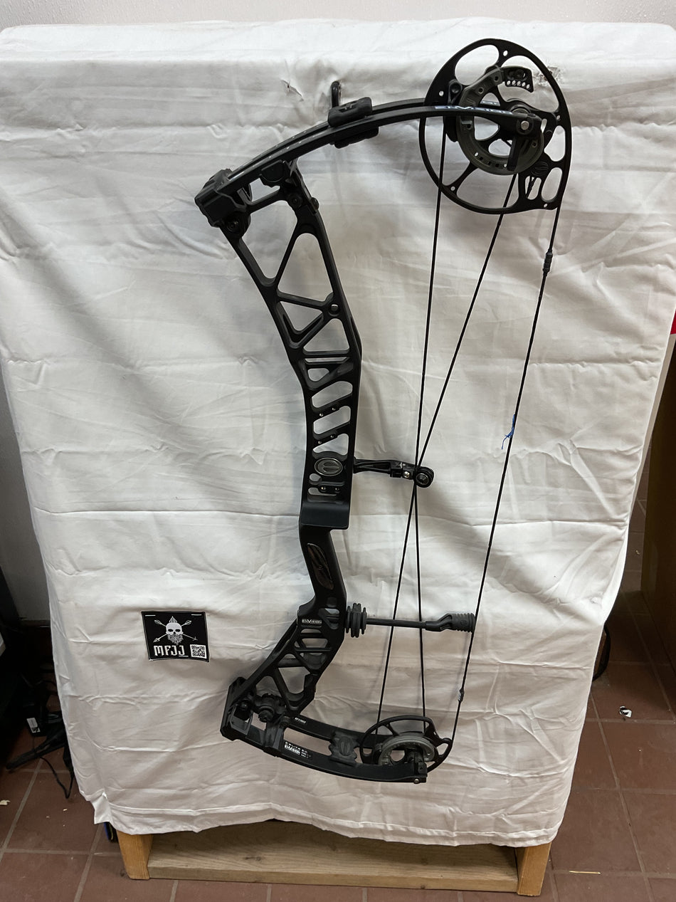 ELITE ENVISION - RH/BLACK/65 - EERHBLK65 - 1 - USED BOW!!!!!!