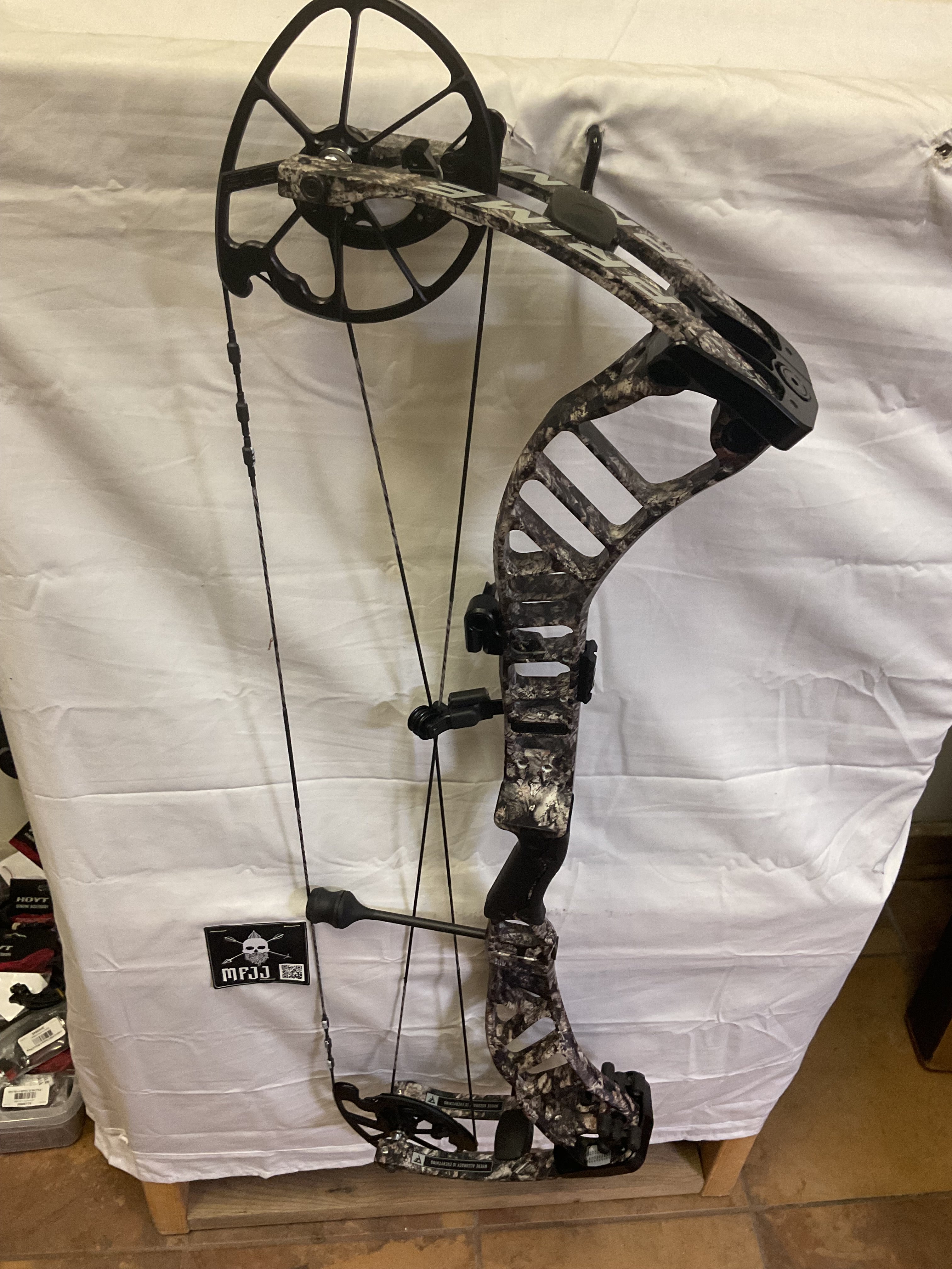 PRIME RVX 34 - LH/RT EXCAPE/80 - #PRVX34LRTE80-1 - USED BOW – Podium Archer