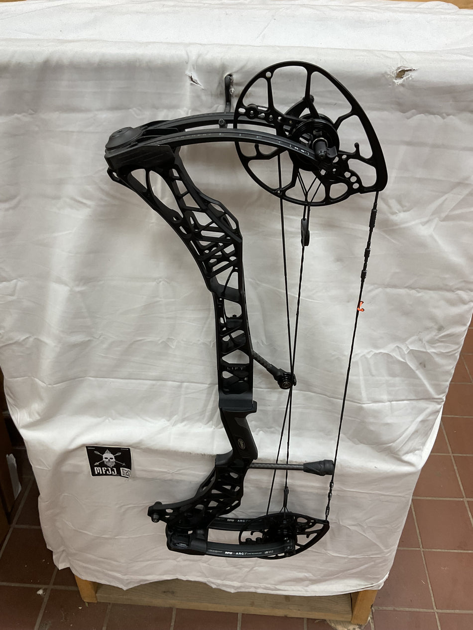 MATHEWS LIFT RS (HEAVY LIMB) - RH/BLACK/41-80# - MLRSRHB80 - 15 -USED BOW!!!