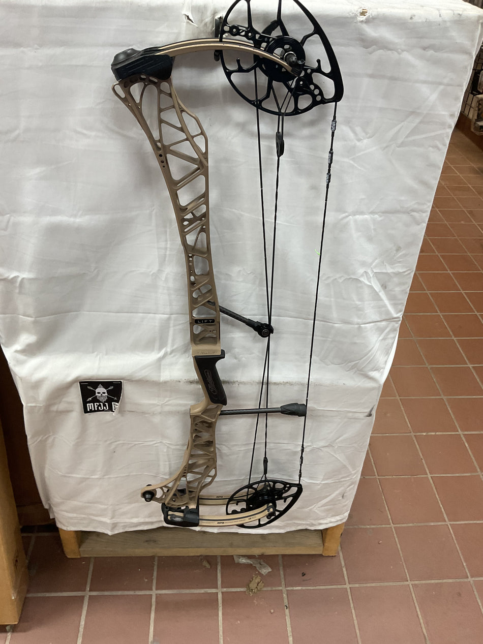 MATHEWS LIFT 33  - RH/Earth/55-80# - #ML33RHE5580 - 66 - USED BOW!!!