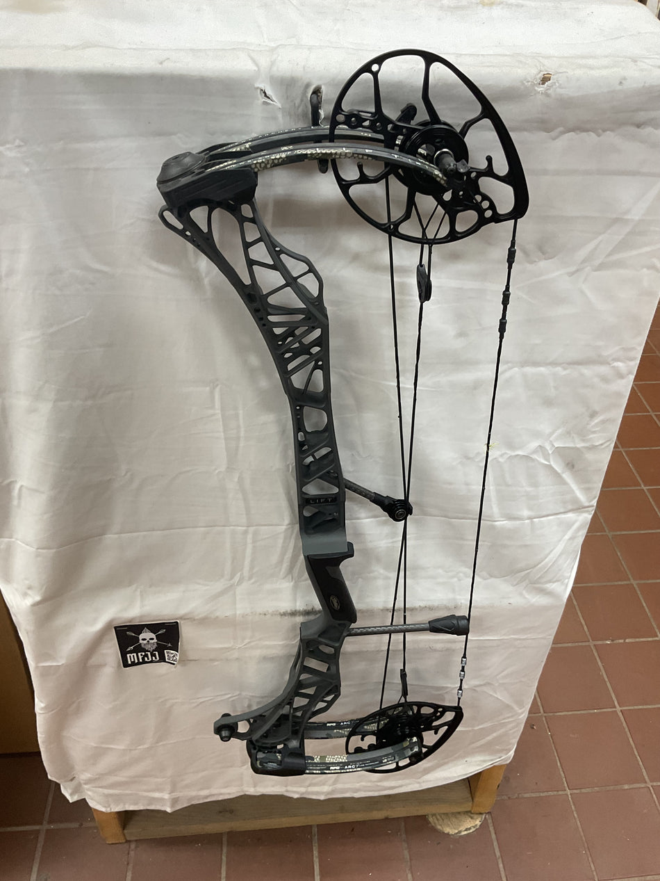 MATHEWS LIFT X 29.5 - RH/Shale-Kuiu/55-80# - #MLX29.5RHSK5580-37-USED BOW!!!