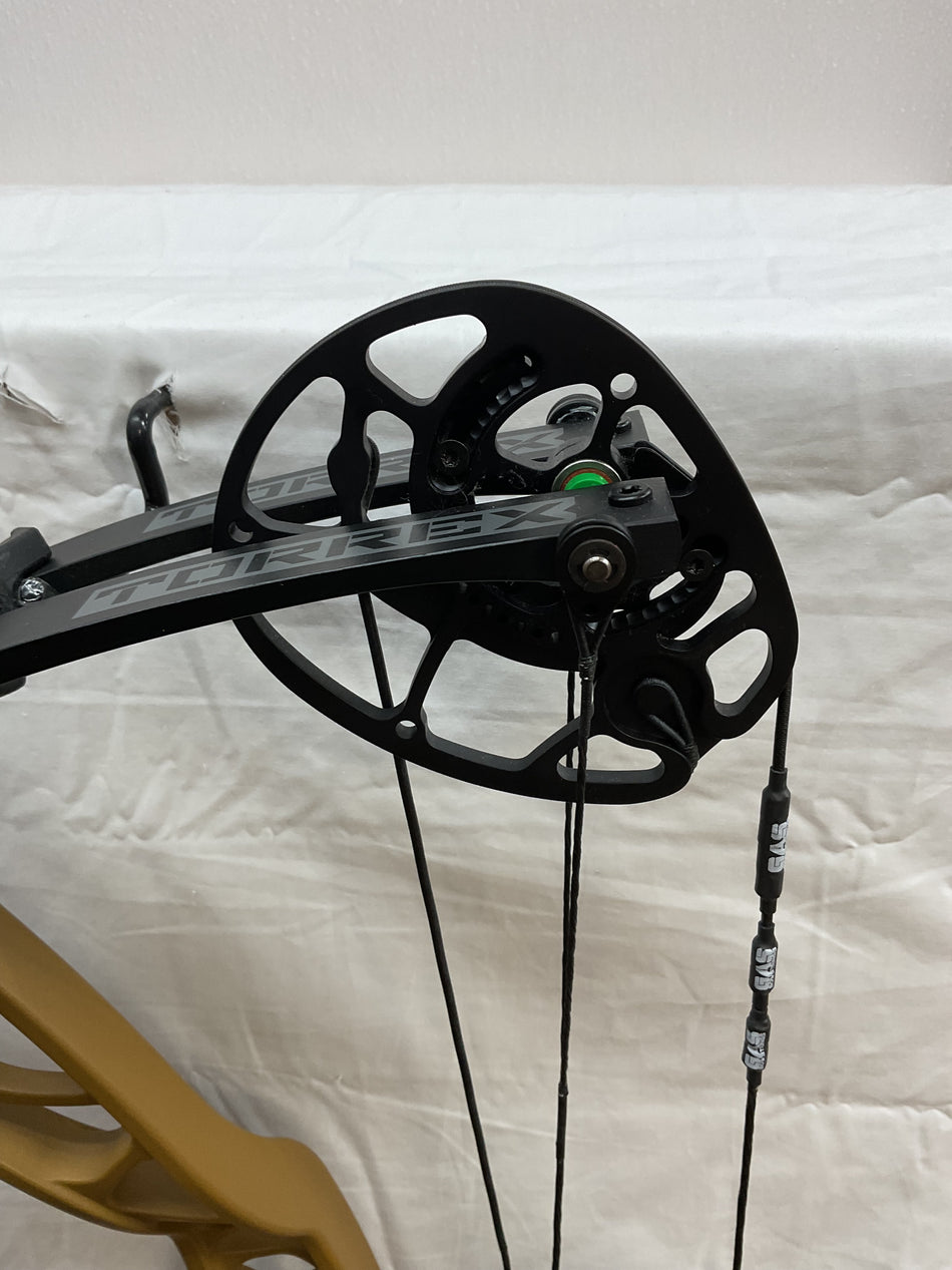 HOYT TORREX - RH/BUCKSKIN/70 - #HTRHBU70 - 2 - USED BOW!!!