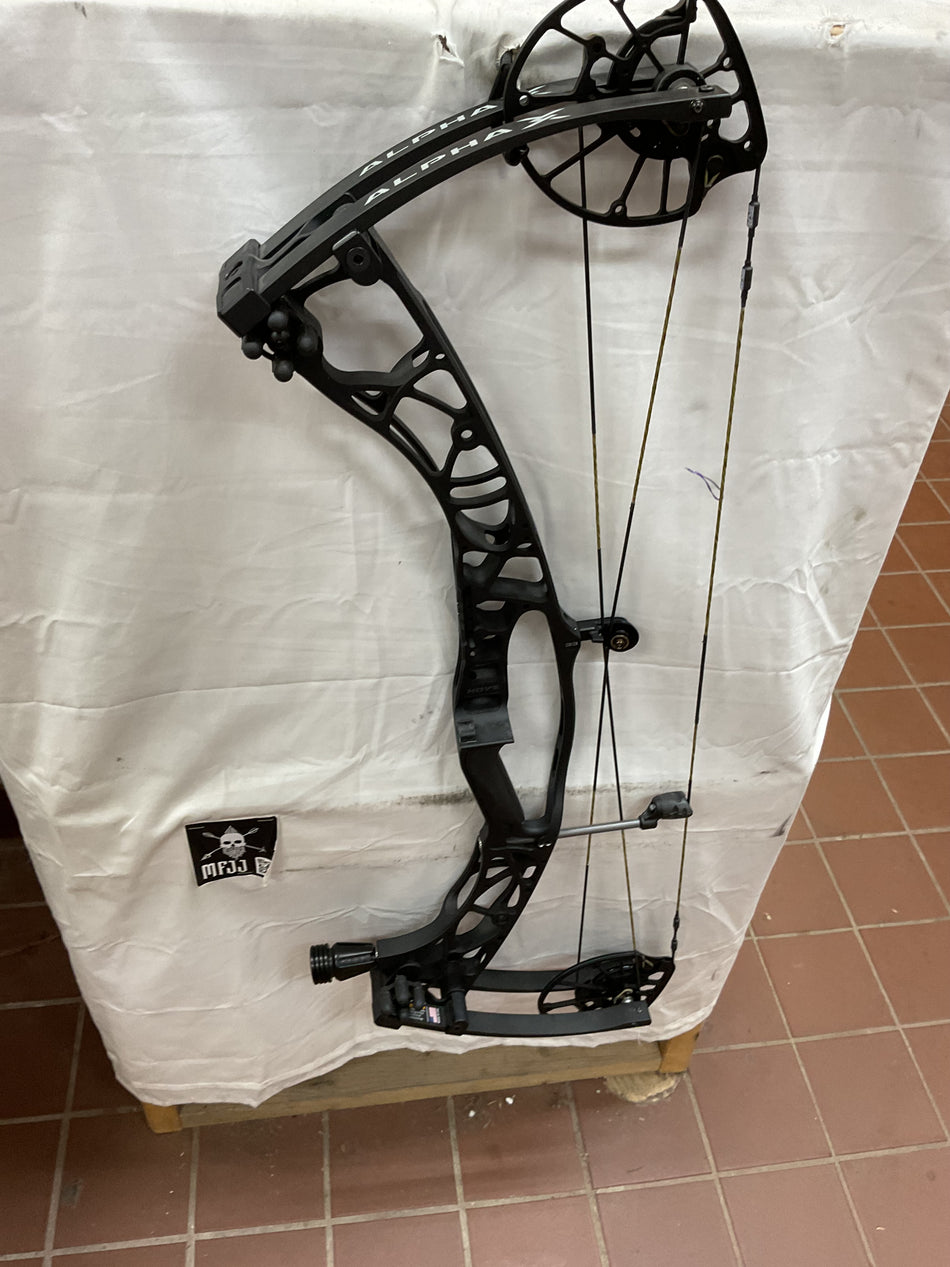HOYT ALPHA X 33 - RH/Black/60- HAX33RHB60 - 14 - USED!!!