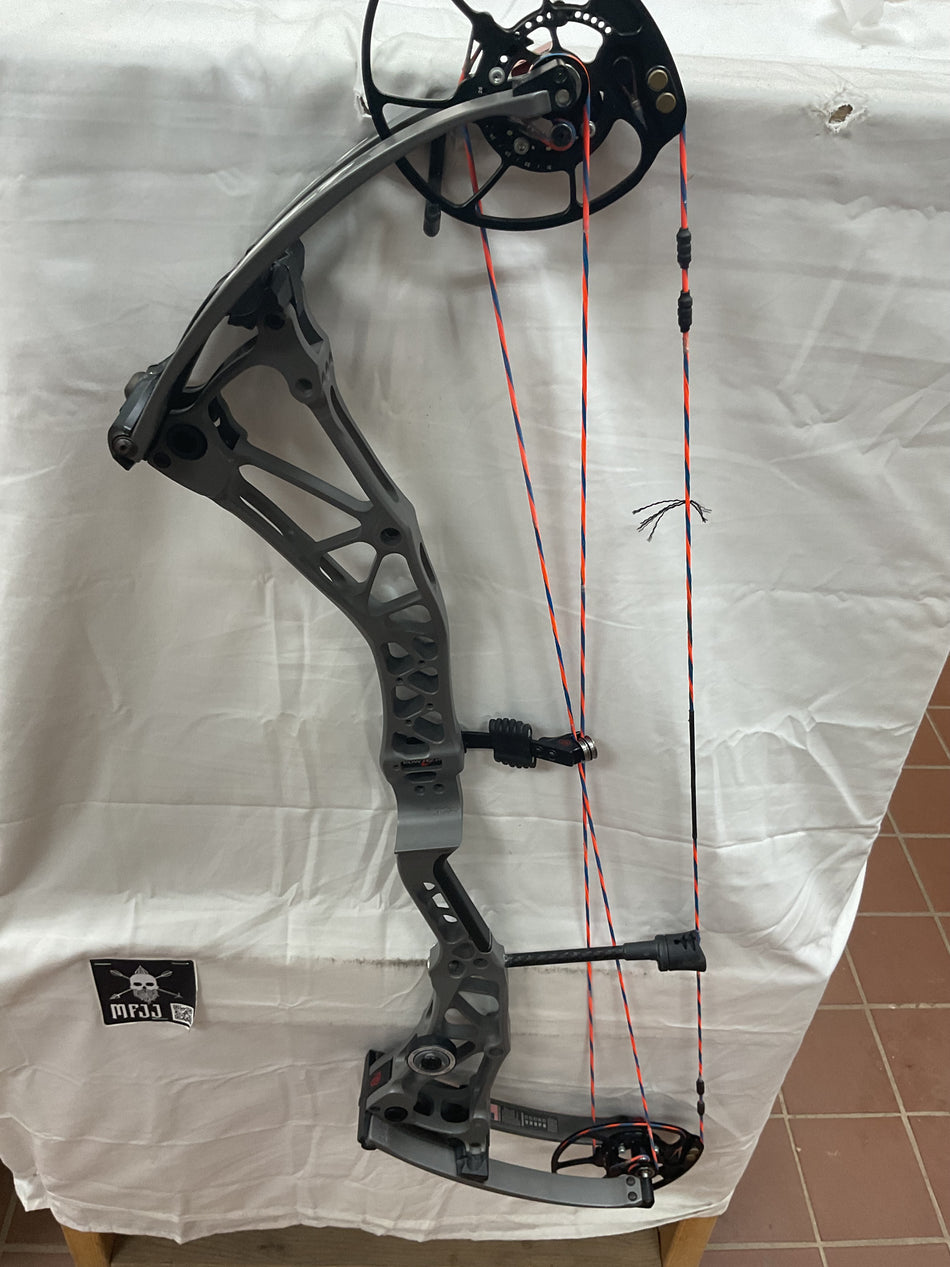 BOWTECH REVOLT X - RH/SMOKE GRAY/70 - BTRVXRHGRN70 - 6 - USED!!!!