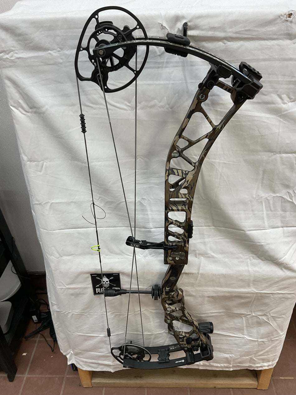 ELITE EXALT 35 - RH/BOTTOMLAND-BLACK/60 - EE35RHBTM60-7- USED BOW!!!!!!