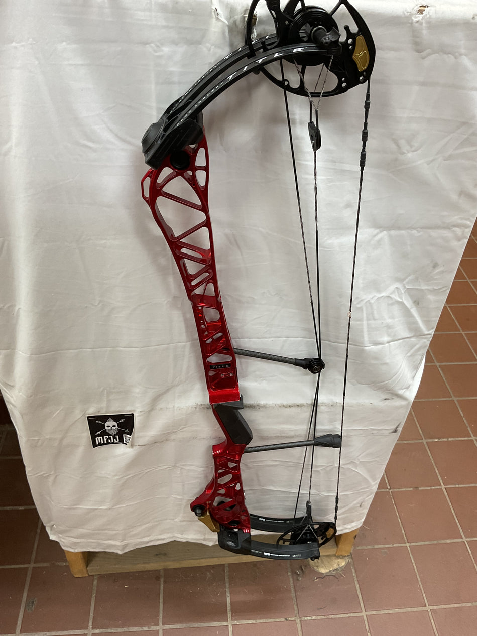 MATHEWS TITLE 38 GEN 1 - RH/Red/70# - MT38G1RHR70 - 6 - USED BOW!!!