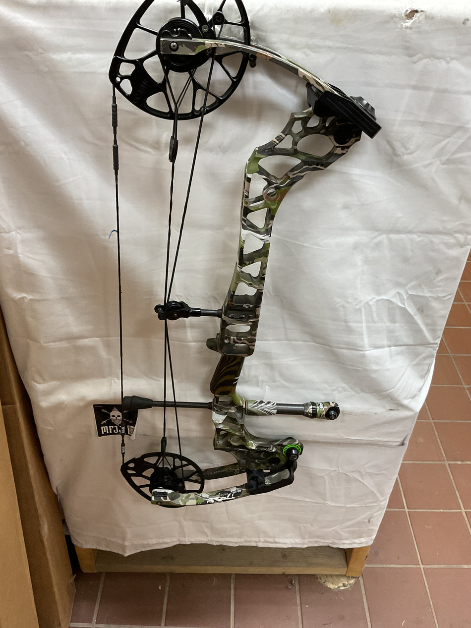 MATHEWS TRIAX - RH/Under Armour/60# - MTRHUA60- 14- USED BOW!!!