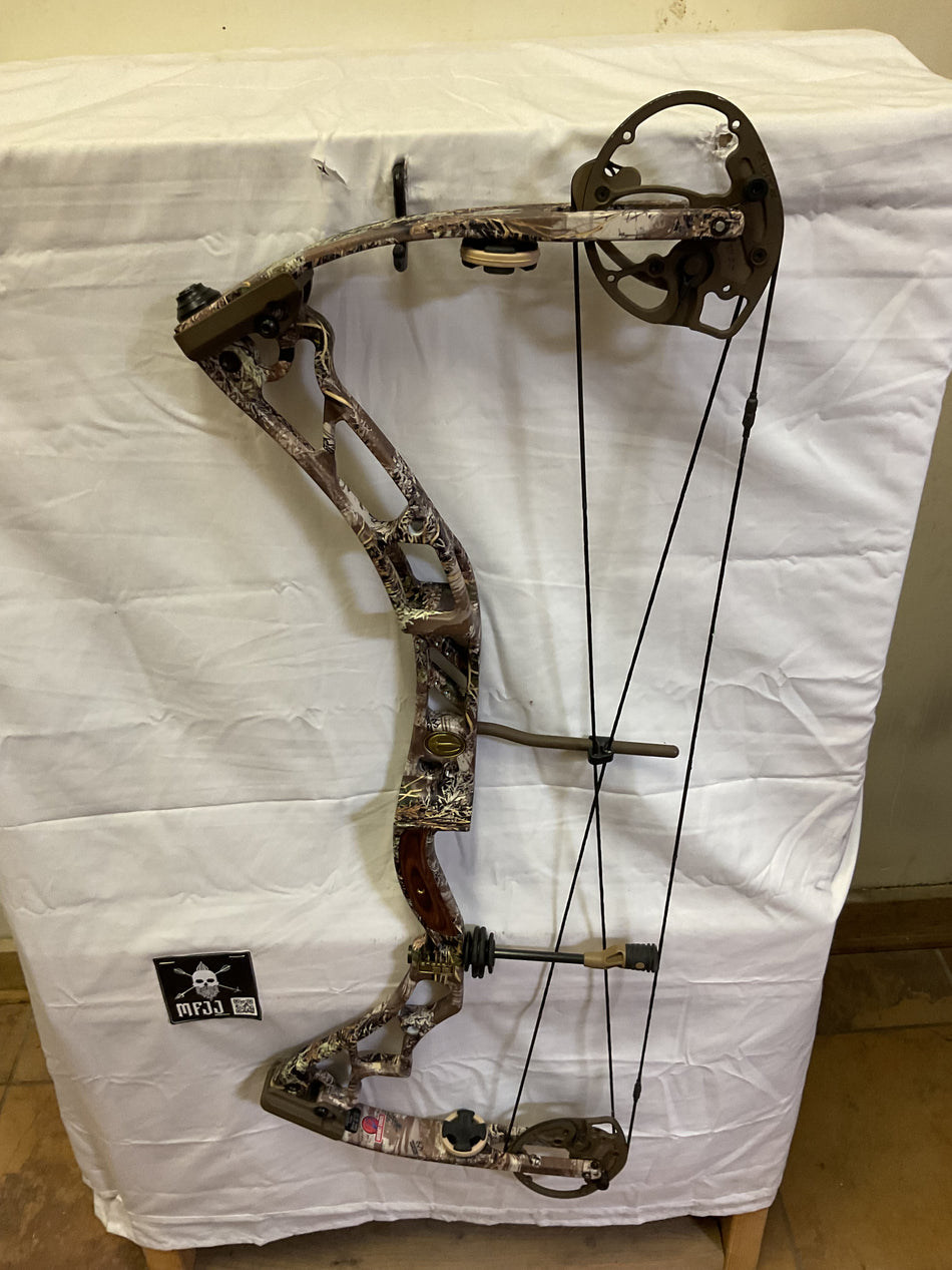 ELITE ENERGY 32 - RH/REALTREE MAX 4/70 - EE32RHRTM470- 1 - USED BOW!!!!!