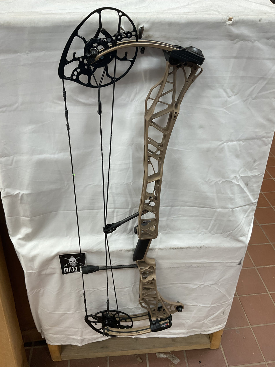MATHEWS LIFT 33  - RH/Earth/55-80# - #ML33RHE5580 - 66 - USED BOW!!!