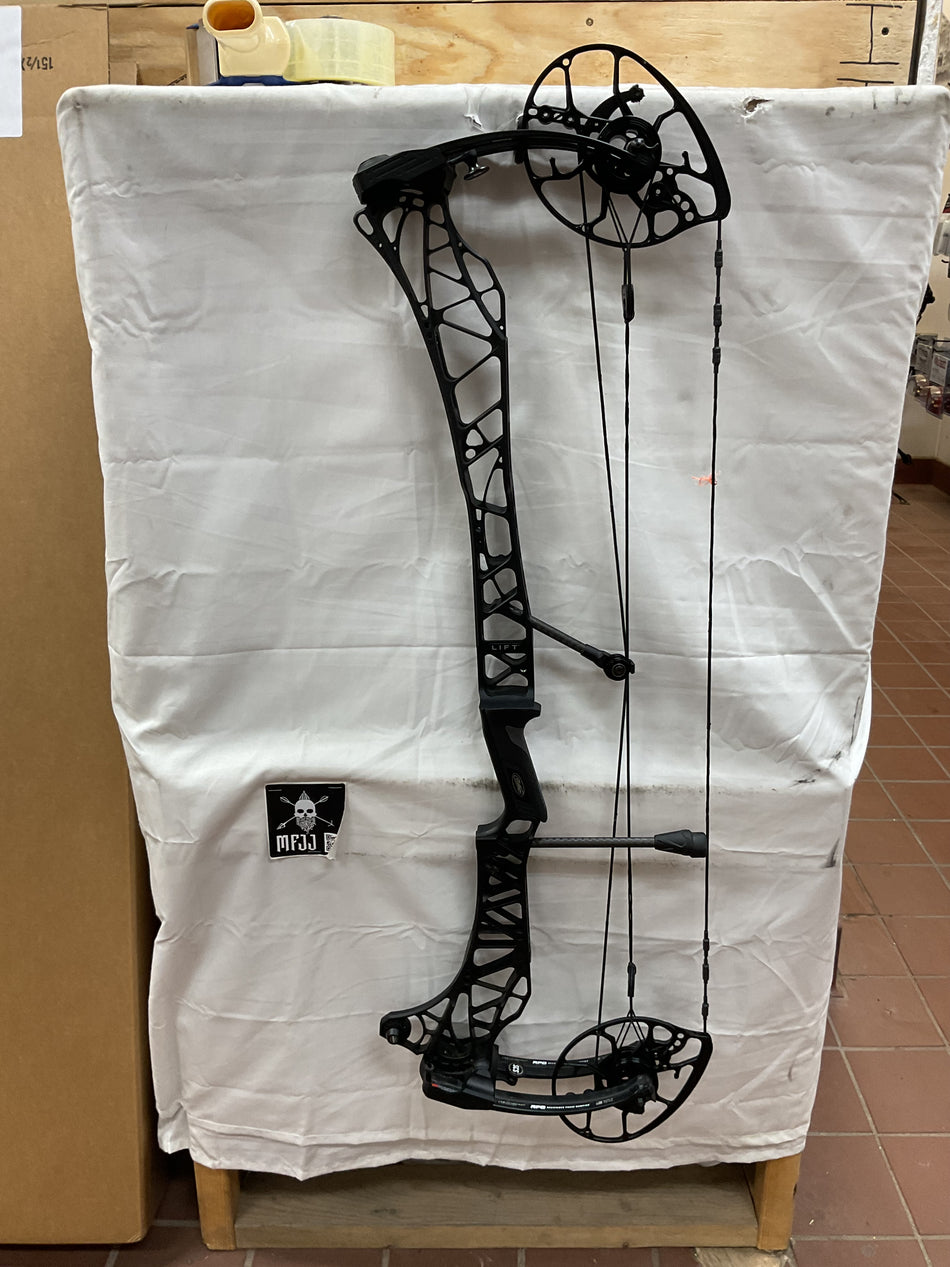 MATHEWS LIFT 33  - RH/Black/55-80# - #ML33RHB5580 - 67- USED BOW!!!